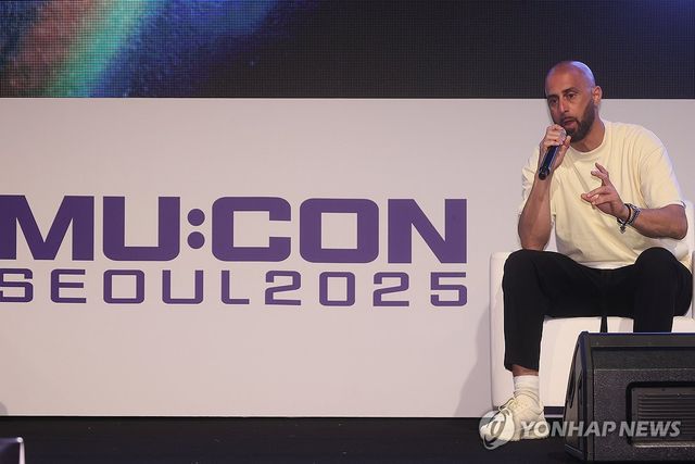 발표하는 가지 샤미 엠파이어 CEO