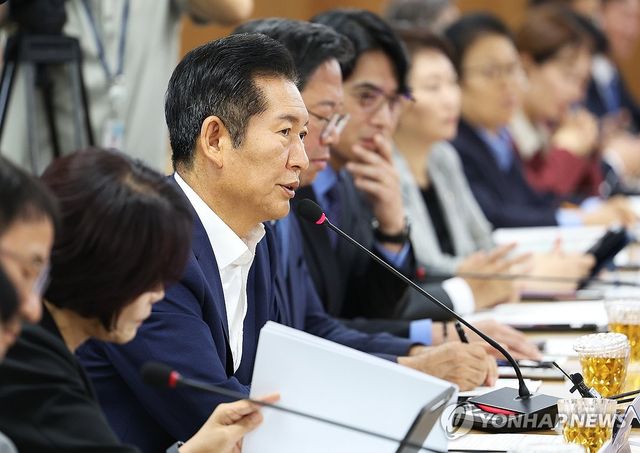 발언하는 정청래 대표