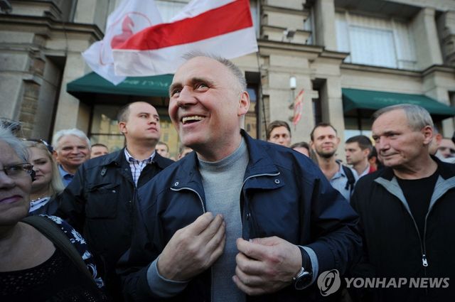 석방된 벨라루스 야권 지도자 미콜라 스탓케비치