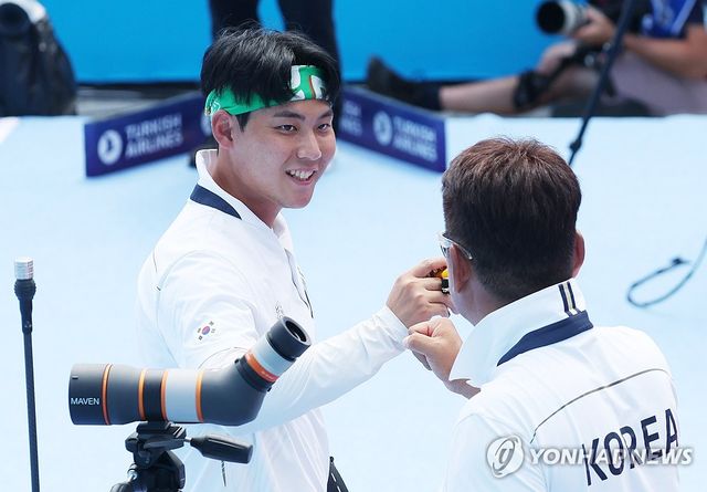 아쉬워하는 이우석