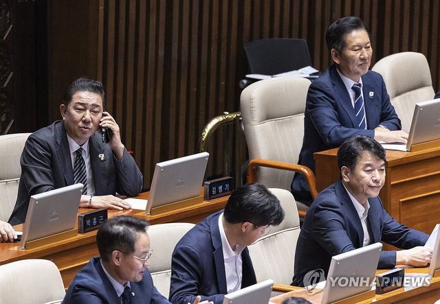 3대 특검법 개정안 처리 마친 민주당 대표와 원내대표