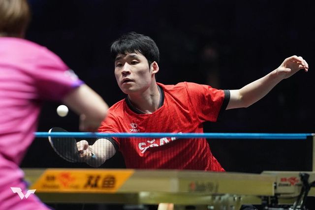 WTT 유럽 스매시 때 경기를 벌이는 장우진(오른쪽)