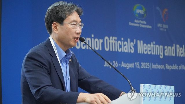 개회사 하는 최장혁 부위원장