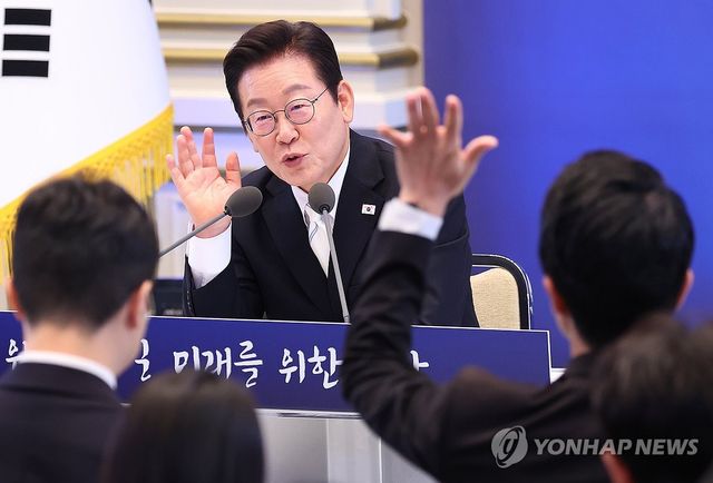 질문받는 이재명 대통령