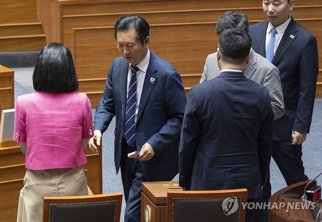 권성동 체포동의안 투표하는 정청래
