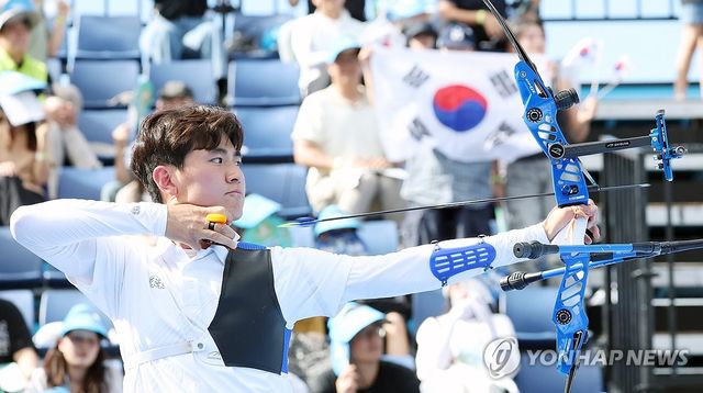 김제덕의 10일 단체전 경기 장면