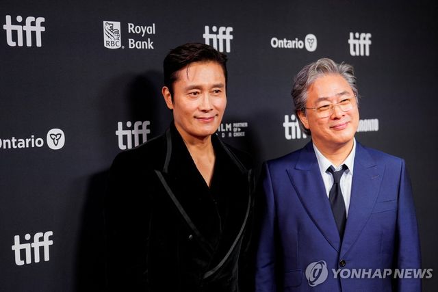 토론토국제영화제 참석한 박찬욱 감독과 배우 이병헌