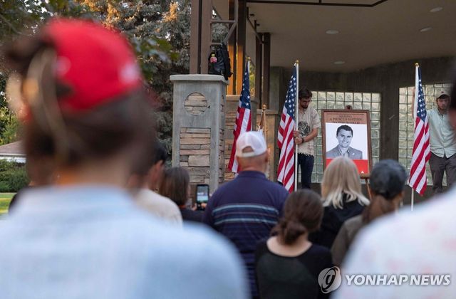 10일(현지시간) 미국 유타주 오렘에서 열린 찰리 커크 추모 집회.[AFP=연합뉴스. 재판매 및 DB 금지]