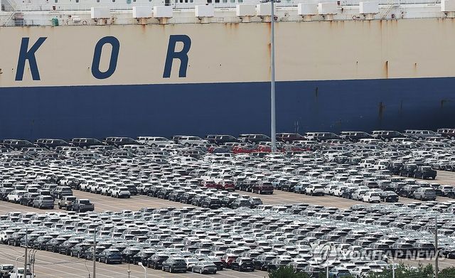 경기도 평택항에 수출 대기 중인 자동차들