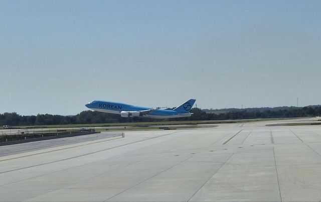 석방된 한국인 근로자 태운 전세기 이륙