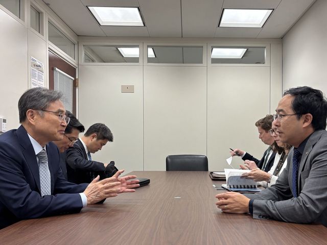 조현 외교부장관과 앤디 김 미 상원의원