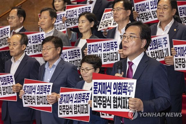 국민의힘 추천 인권위원 선출 부결 관련 발언하는 송언석