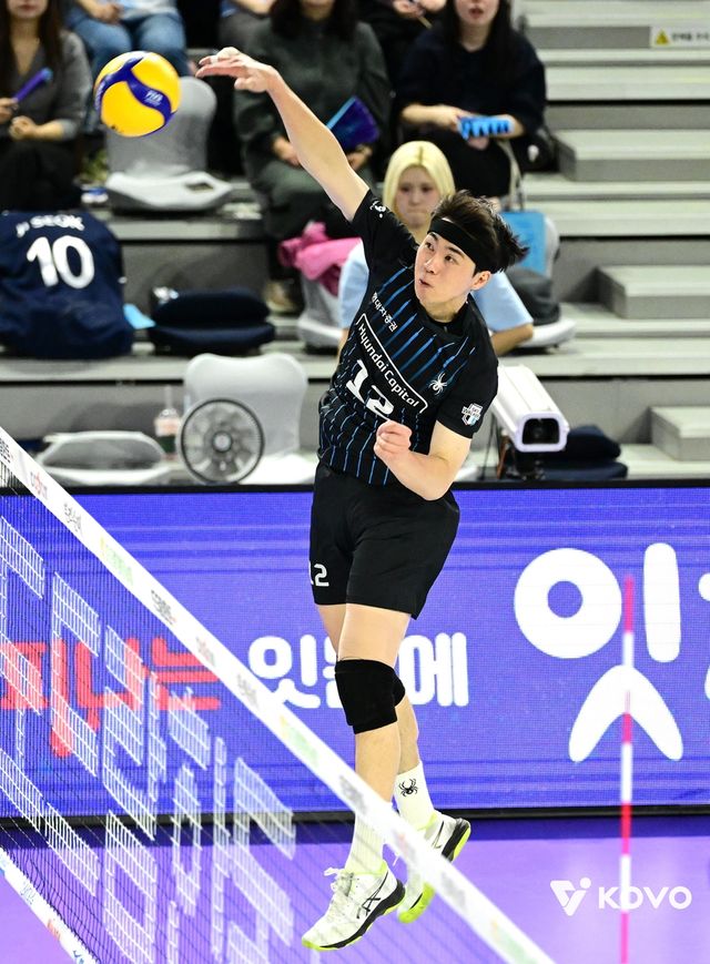 현대캐피탈 선수 시절 공격하는 전광인