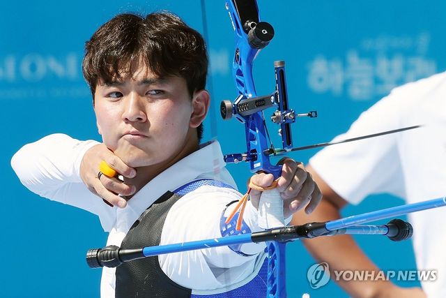 김제덕의 16강전 경기 장면