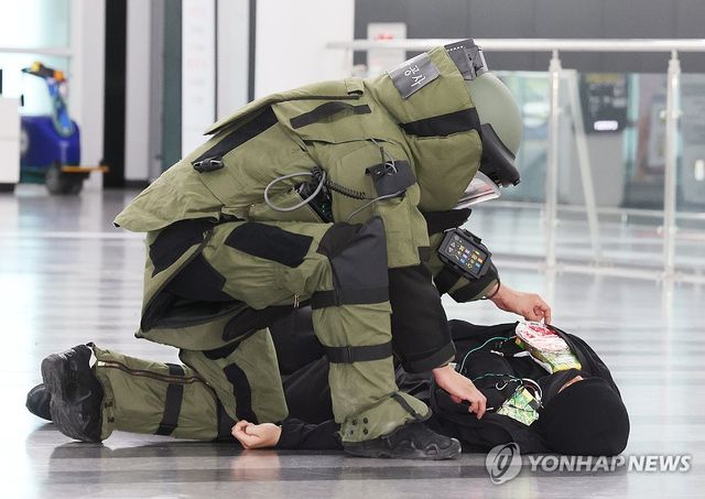 테러범 추가 폭발물 처리