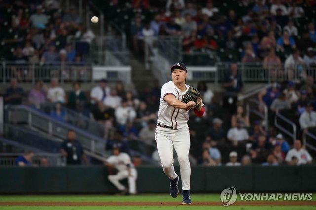 수비 펼치는 김하성