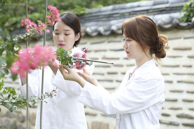 코스맥스, 국가유산진흥원과 조선왕실 '궁궐향수' 개발