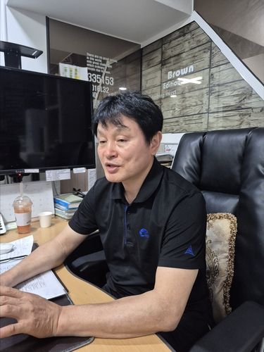 연합뉴스와 인터뷰 중인 유진수 대표