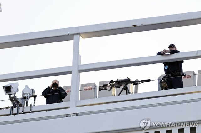 뉴욕 양키스의 홈구장에 배치된 저격수