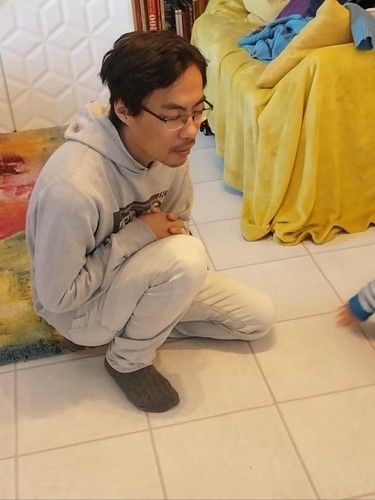 잠 못 자는 질병으로 고통받는 프랑스 입양인 장성탄 씨