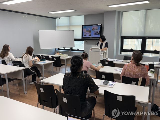 "조문 갈 때는 검은색 옷"… 한국 문화 배우는 외국인들