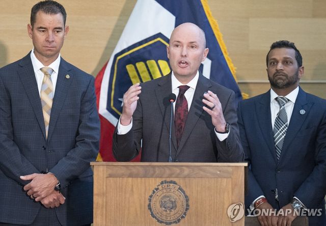 12일 기자회견하는 스펜서 콕스 유타 주지사