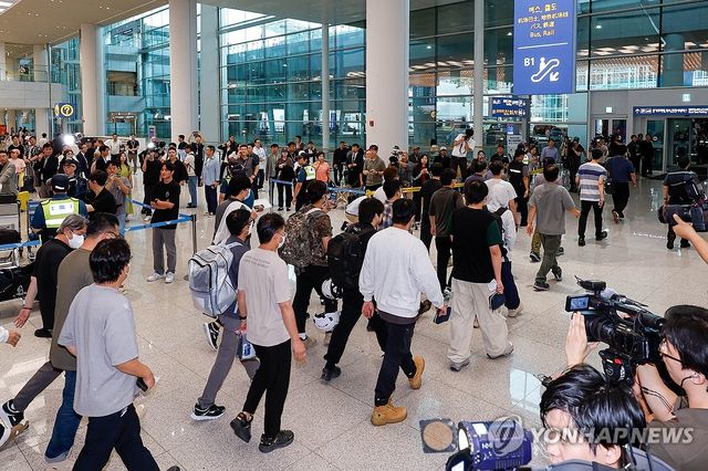 미국 구금 한국인 근로자들, 무사 귀국