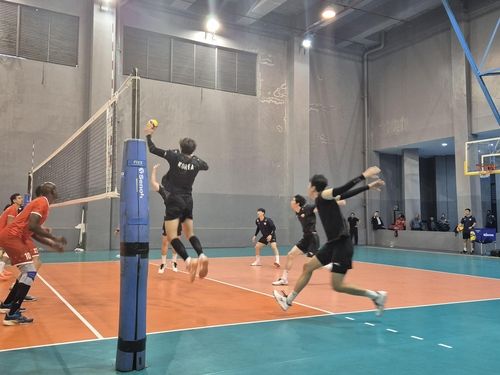 튀니지와 평가전을 벌이는 한국 남자배구 대표팀