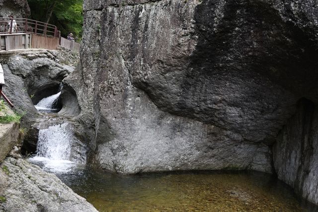 주왕산 용추폭포에서 내려오는 계곡물