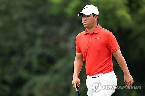 그린에 오르는 김주형.