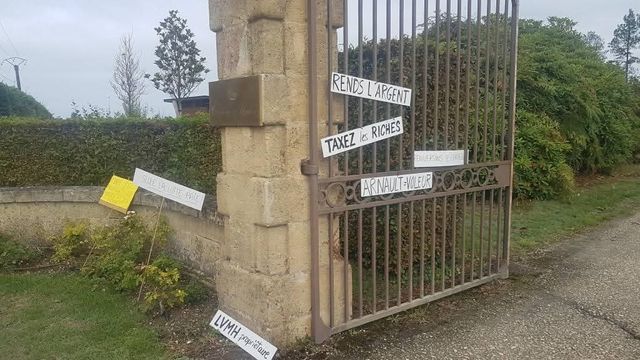 LVMH가 소유한 와이너리 샤토 디켐 입구에 적힌 팻말들