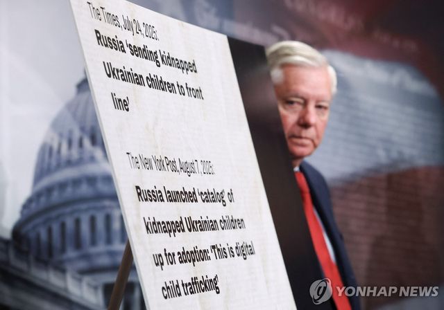 미국 의회에서 '러 테러지원국 지정' 법안 발의 설명하는 린지 그레이엄 미국 공화당 상원의원