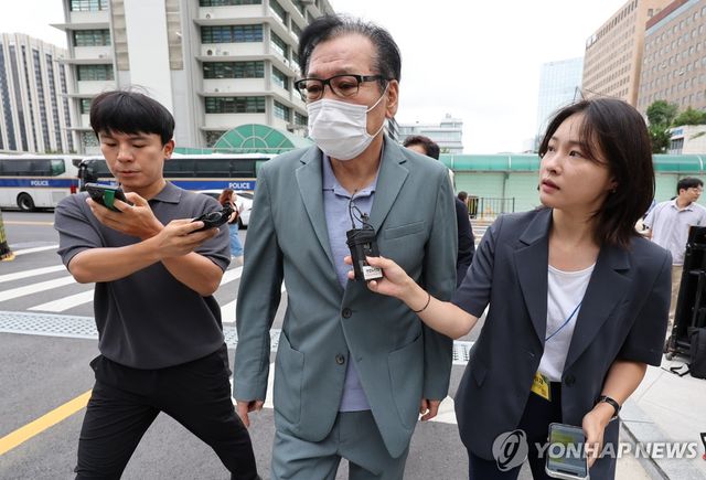 영장심사 포기한 건진법사 전성배 씨, 특검 인치