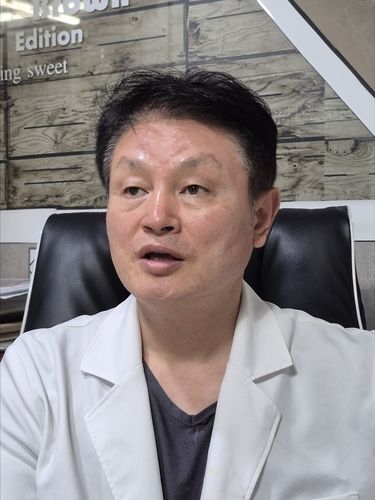 연합뉴스와 인터뷰 중인 유진수 대표