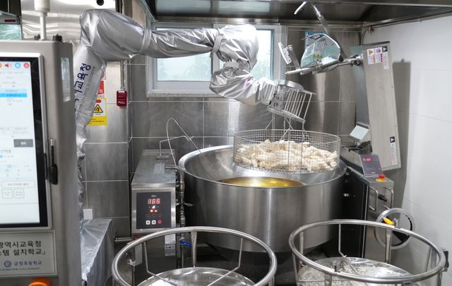 다기능 조리 로봇