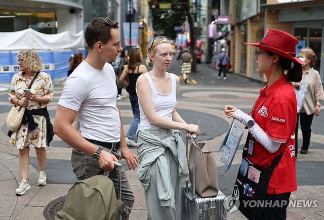 명동을 찾은 외국인들