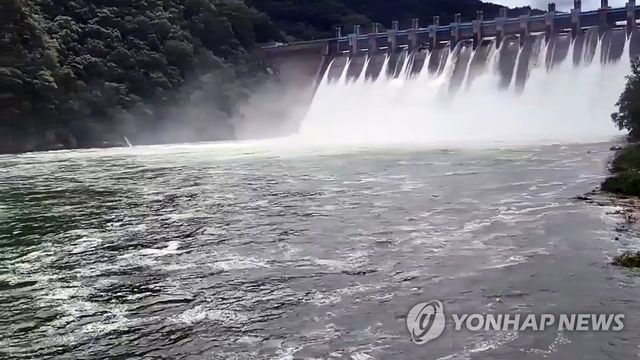 지난 2022년 8월 10일 수문 개방한 화천댐