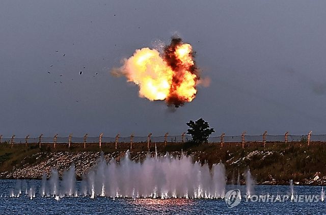 김정은, 장갑방어무기연구소ㆍ전자무기연구소 지도