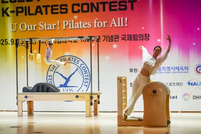 필라테스 공연 펼치는 안원경 원장(오른쪽)과 한지호군