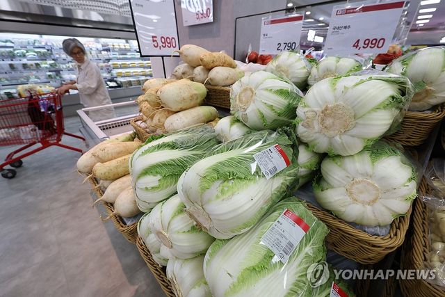 한국 애그플레이션 유독심화…"생산·소비자 울리는 유통카르텔" - 2