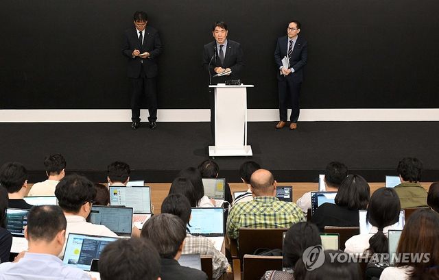 질의응답 하는 KT 주요 경영진들