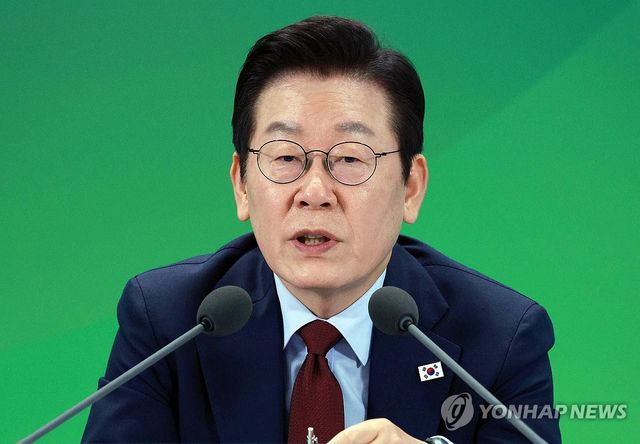 답변하는 이재명 대통령