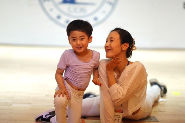 한지호군(왼쪽)과 안원경 원장