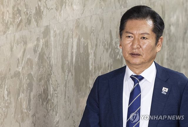 비공개 의원총회 향하는 정청래