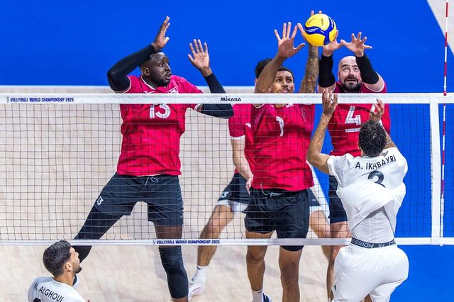 블로킹에 가담하는 베논(맨 왼쪽 13번)