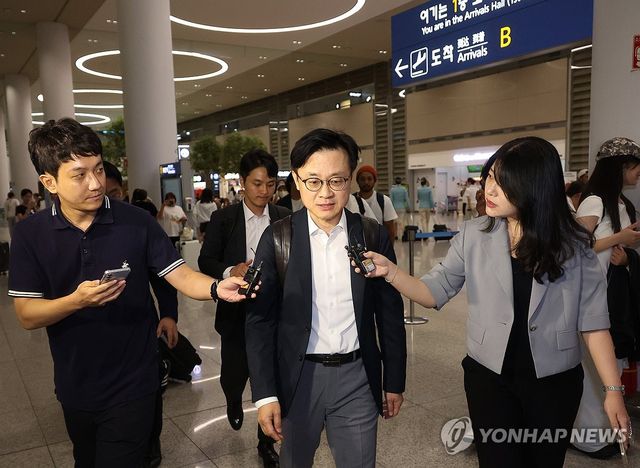 관세협상 떠났던 산업장관 귀국