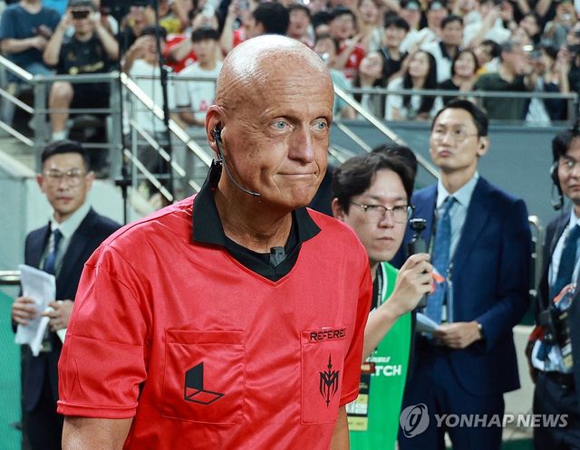 '주심은 콜리나'