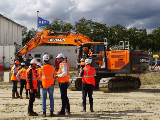 HD현대인프라코어, 굴착기 긴급제동 안전 기술 프랑스서 시연