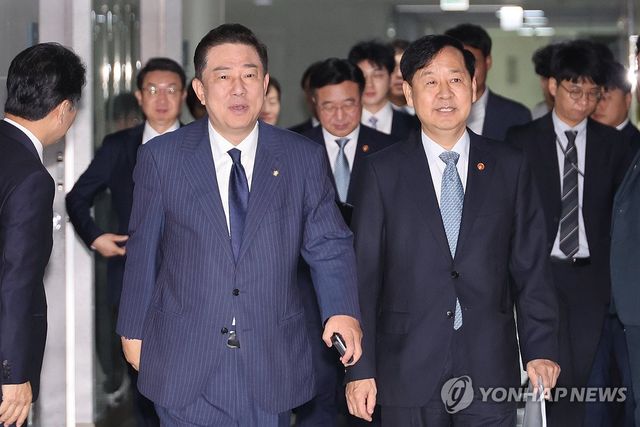 '추석 민생대책 당정' 참석하는 김병기 원내대표와 구윤철 부총리