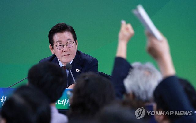 질문 받는 이재명 대통령